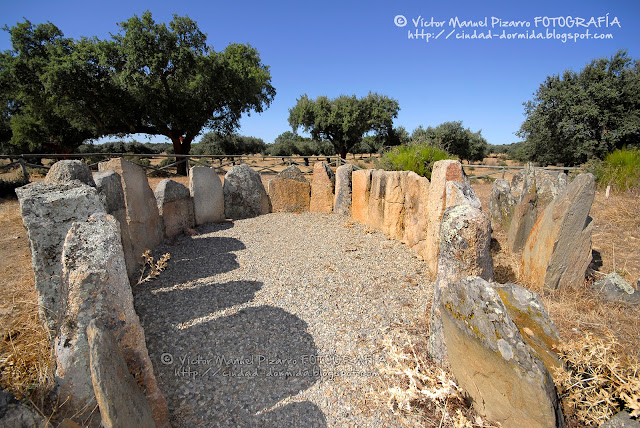 Dolmen_Gran_Encina_Montehermoso_Dehesa_Boyal.jpg