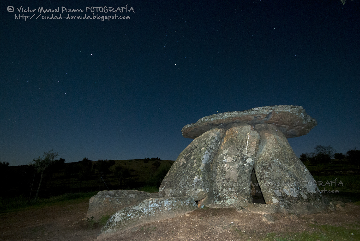 Dolmen_Mellizo_Valencia_Alca%CC%81ntara_2.jpg