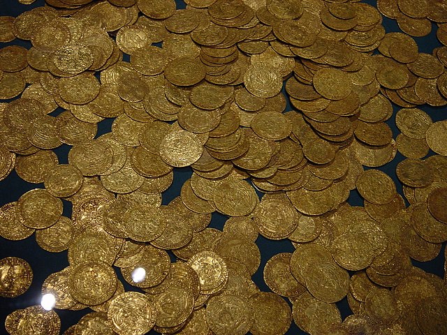 640px-Hoard_of_ancient_gold_coins.jpg