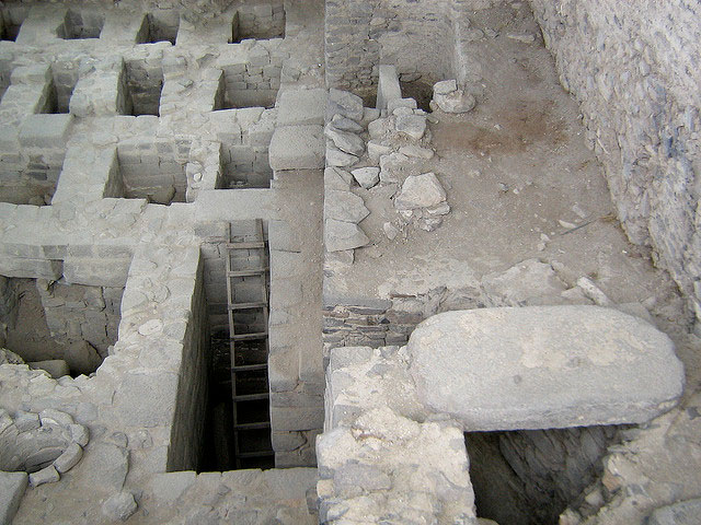 wari-tombs1.jpg