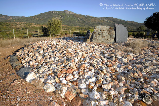 Dolmen_Lagunita_III_Santiago_Alca%25CC%2581ntara_Tajo_Internacionan%25CC%2583.jpg