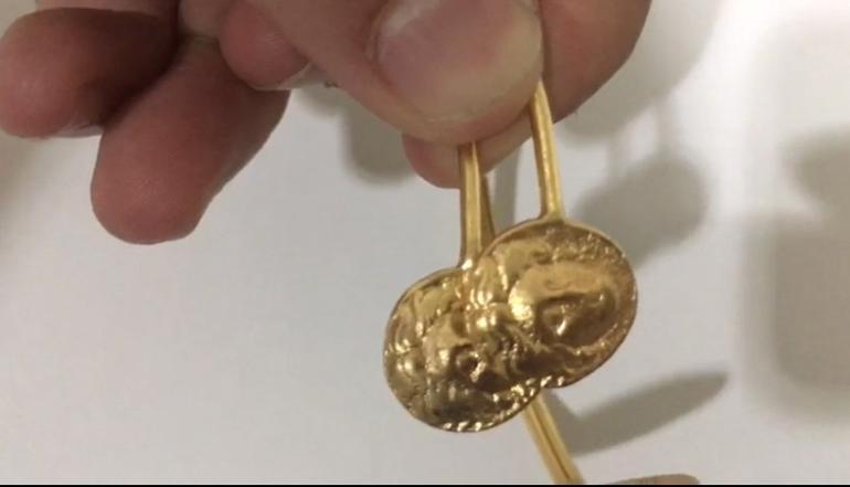 Define avcıları sikkeleri paylaşamayınca polise gidip şikayetçi oldu