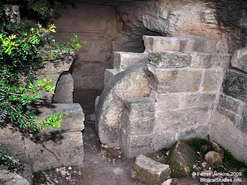 midras-burial_cave_fjenkins_121509_440t.jpg
