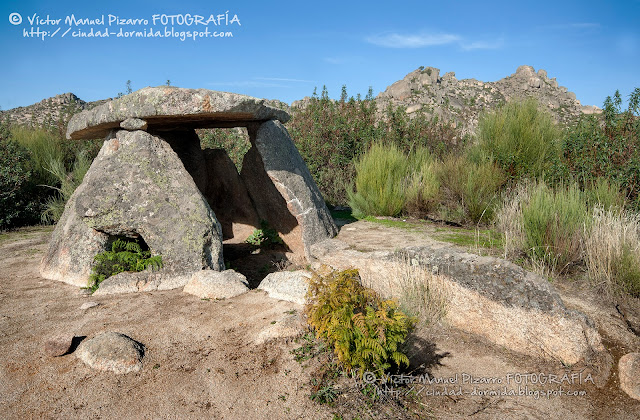 Dolmen_Cajiro%25CC%2581n_II_Valencia_Alca%25CC%2581ntara_Ca%25CC%2581ceres.jpg