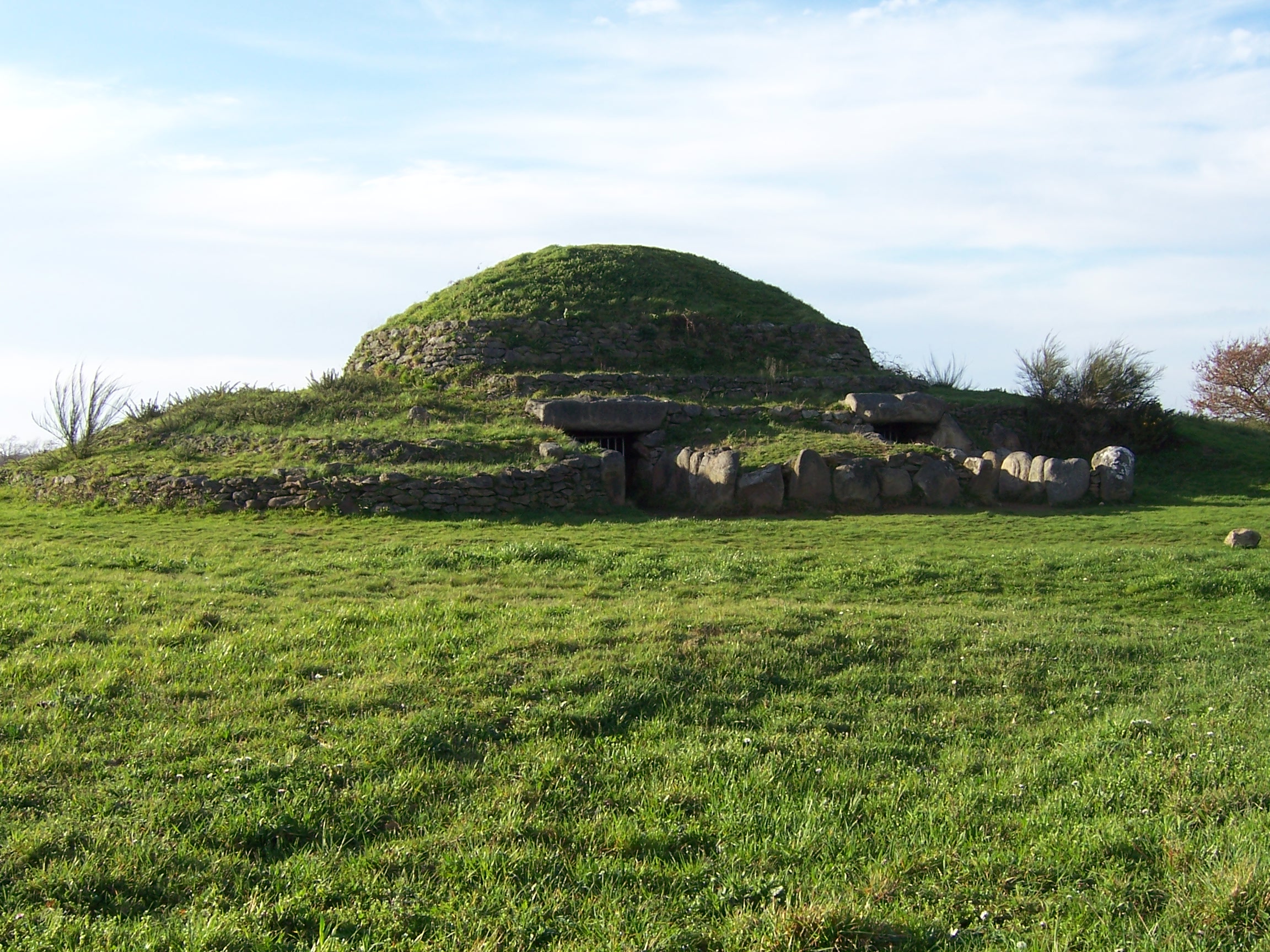 Tumulus_Dissignac2.jpg