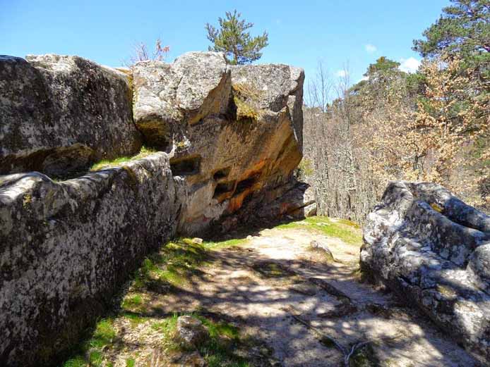 necropolis-de-cuyacabras-mujer-yacente.jpg