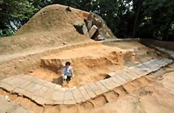 tomb-of-saimei.jpg