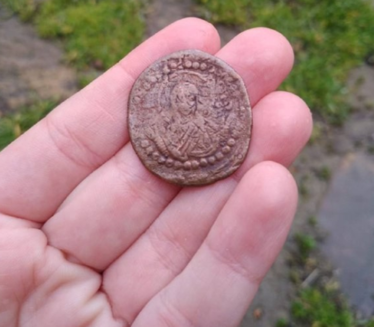 Ağaçları sularken karşısına çıktı! Tam bin 500 yıllık