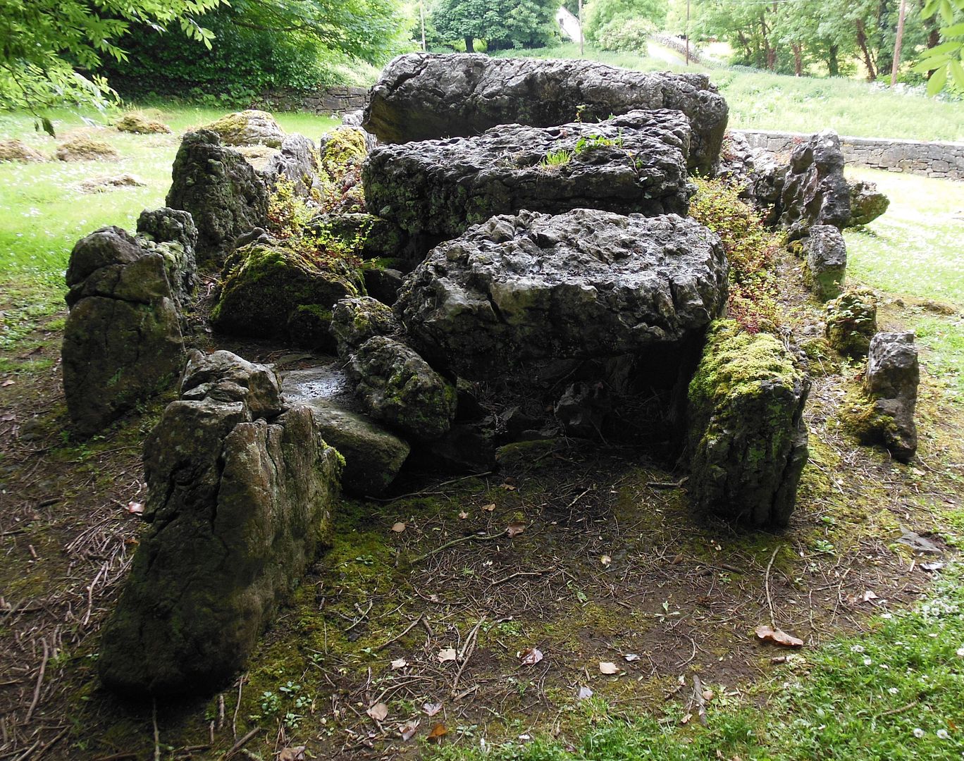 DSCN1613tomb.jpg