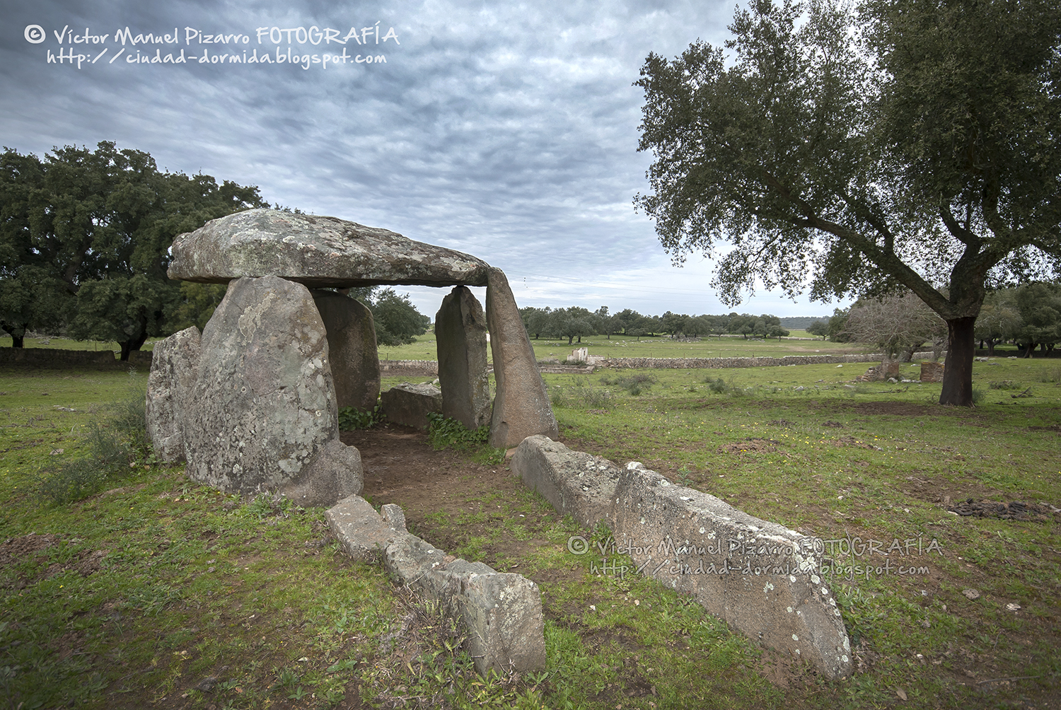 Dolmen_La_Lapita_Barcarrota_Extremadura.jpg