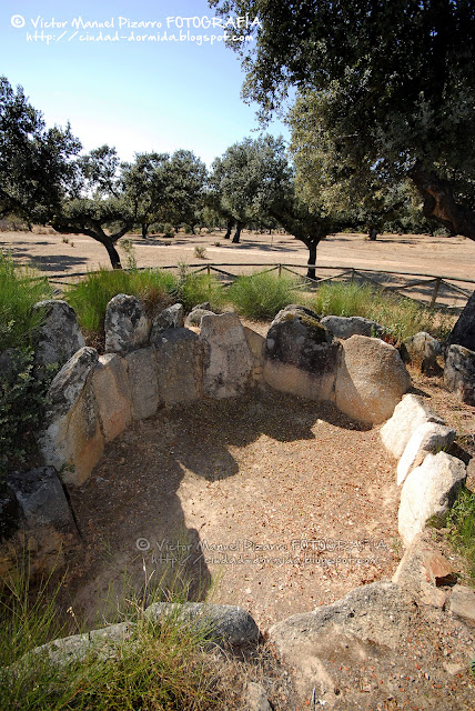 Dolmen_Terral_Montehermoso_Dehesa_Boyal.jpg