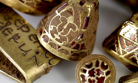 Anglo-Saxon-gold-hoard-fo-001.jpg