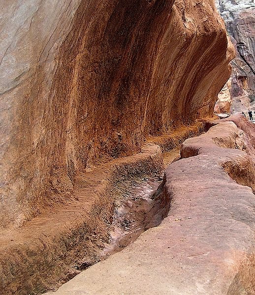 518px-Petra.aqueduct.jpg