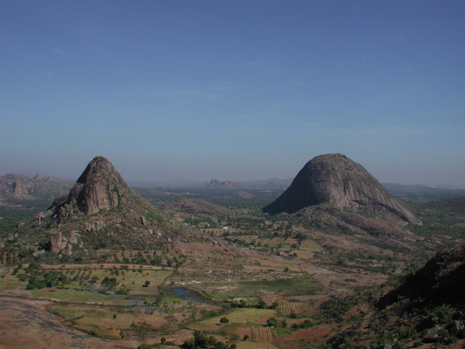 Rocks_around_ramanagaram.JPG