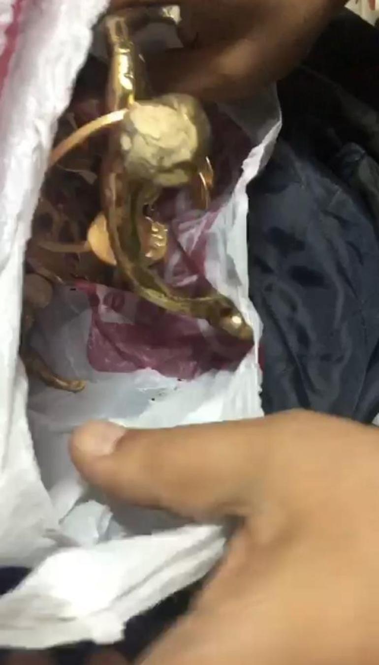 Define avcıları sikkeleri paylaşamayınca polise gidip şikayetçi oldu