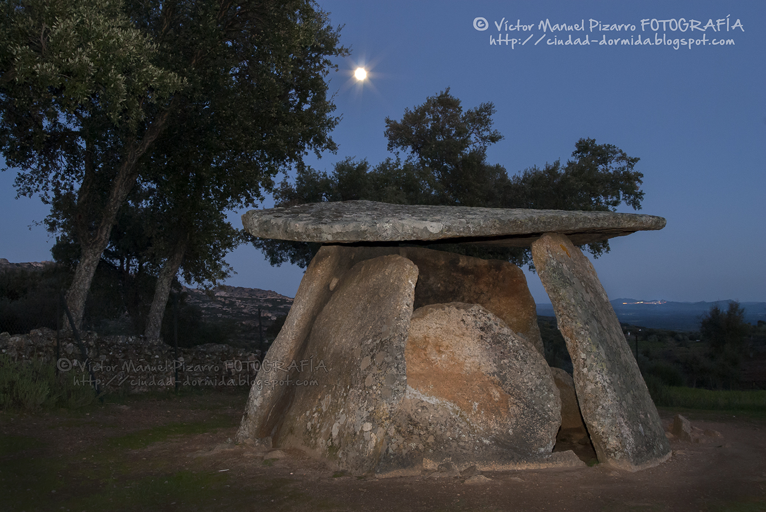 Dolmen_Mellizo_Luna_Valencia_Alca%CC%81ntara_Ca%CC%81ceres_Extremadura.jpg