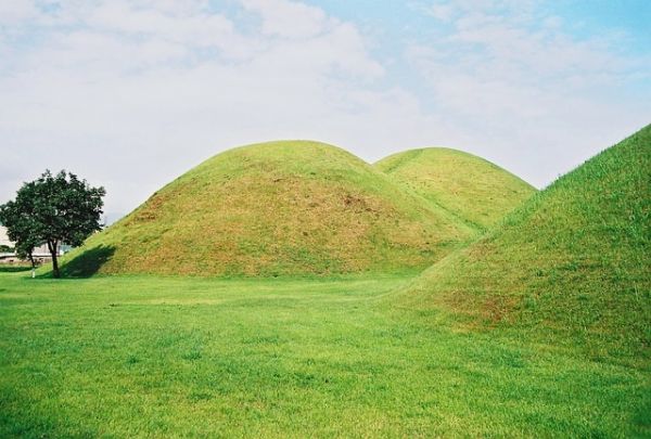 tumulus1.jpg