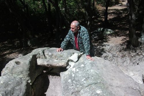 thrace+tombs+at+Perperikon+2010+09+02.jpg