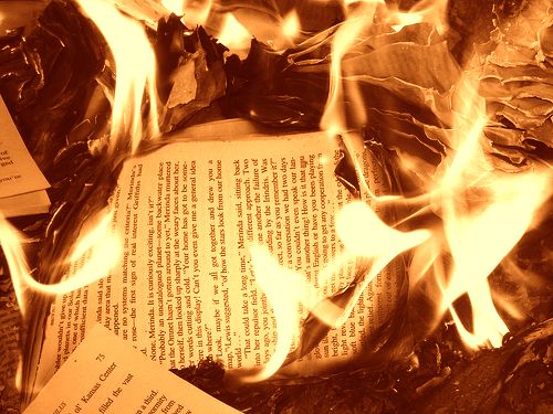 burned-book-hitler-01.jpg