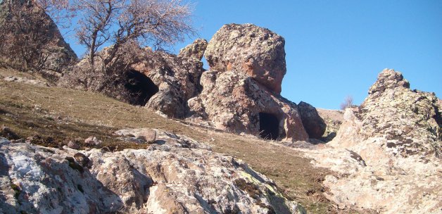 tuncelide_kaya_mezarlari_tescillendi_1404227318_8629.jpg