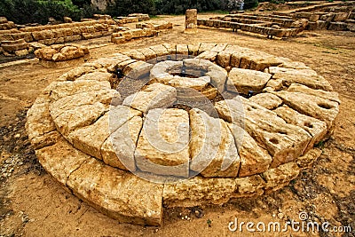 greek-altar-9099951.jpg