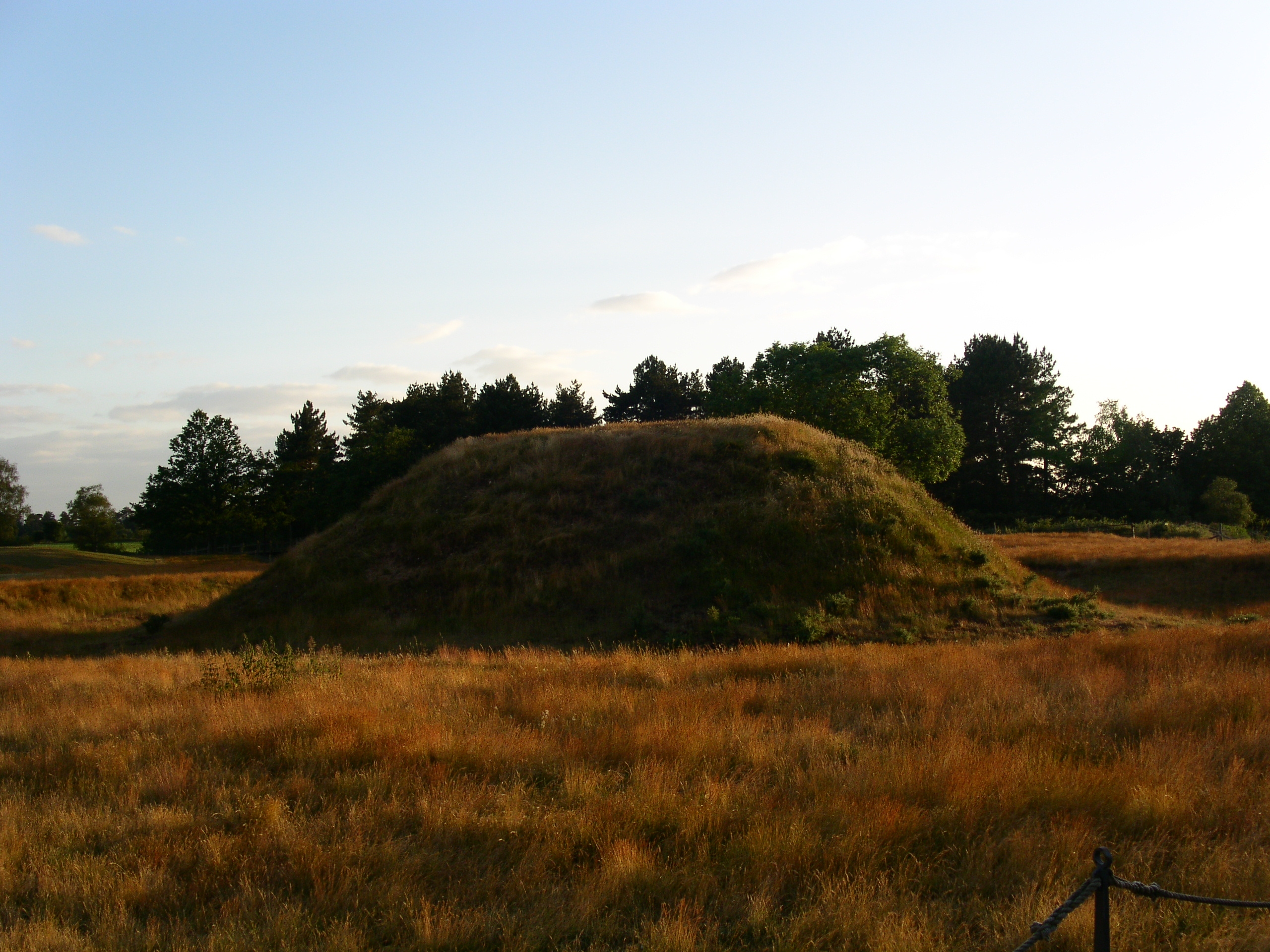 Sutton_Hoo_Burial_Mound.jpg