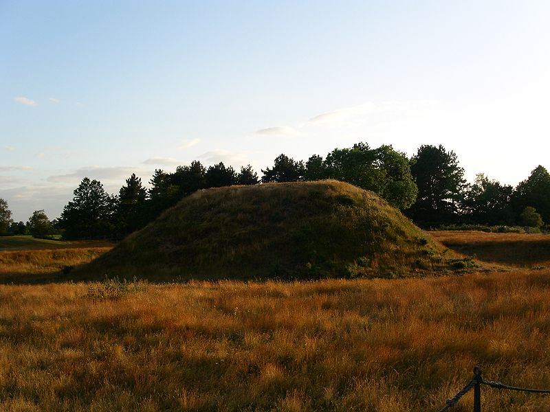800px-Sutton_Hoo_Burial_Mound.jpg